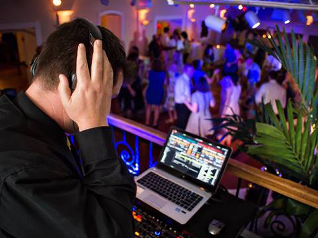 Professional DJ at high school prom in Jacksonville